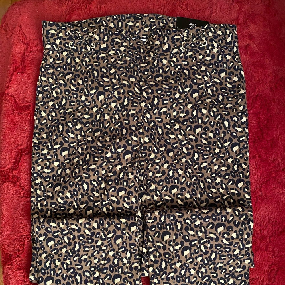 NWT Rafaela Capri size 6 comfort